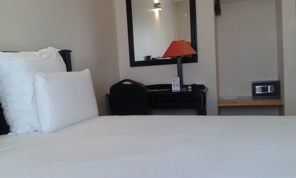 Adansonia Hotel ฟรานซิสทาวน์ ภายนอก รูปภาพ