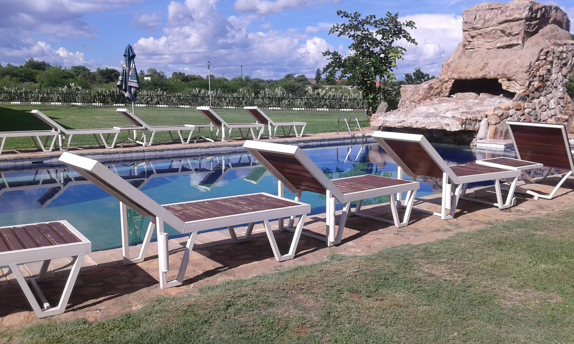 Adansonia Hotel ฟรานซิสทาวน์ ภายนอก รูปภาพ
